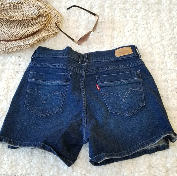 Levi's Jeans Womens Denim High waisted Shorts, Size 6 - Picture 3 of 8